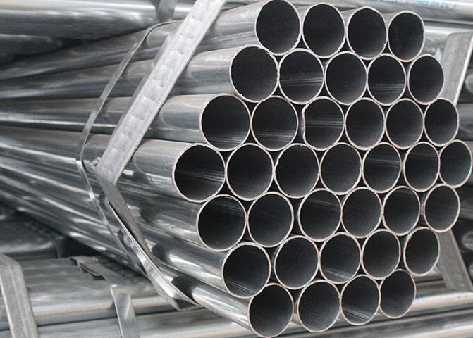 What are the requirements for the storage of galvanized pipe?