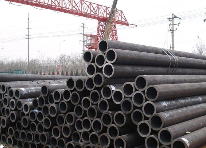 How is seamless steel pipe produced?