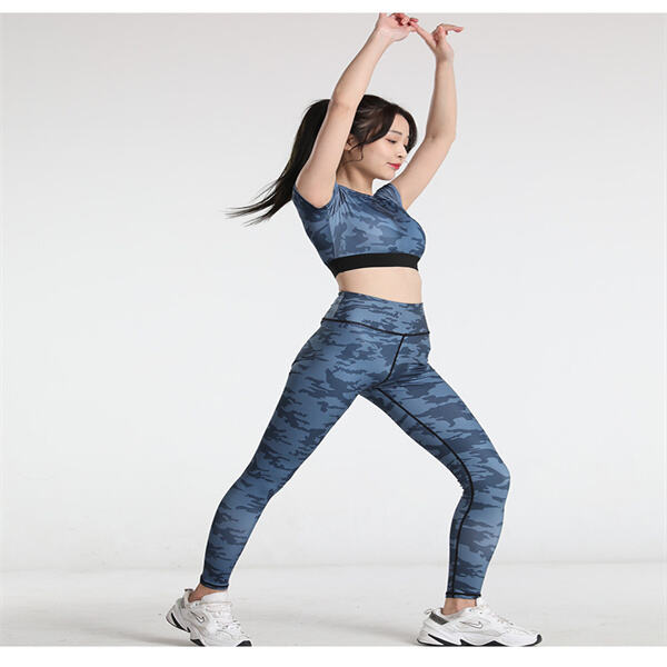 Find your flow with ease in our breathable and flexible yoga set.