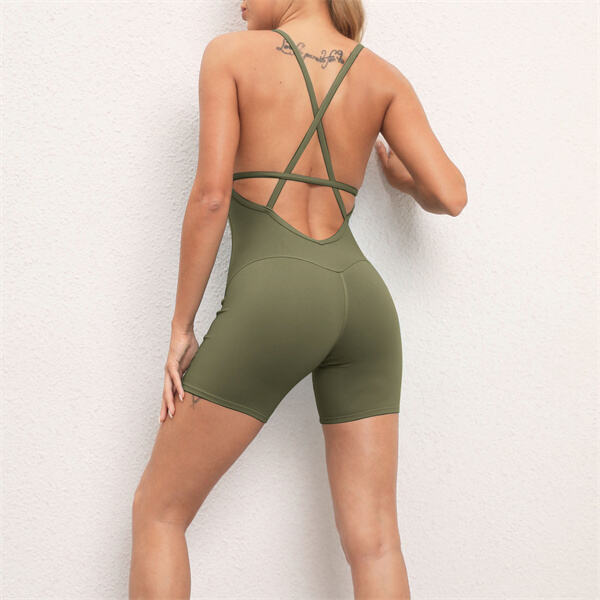 From leggings to tops, discover the ultimate collection of women's yoga clothes