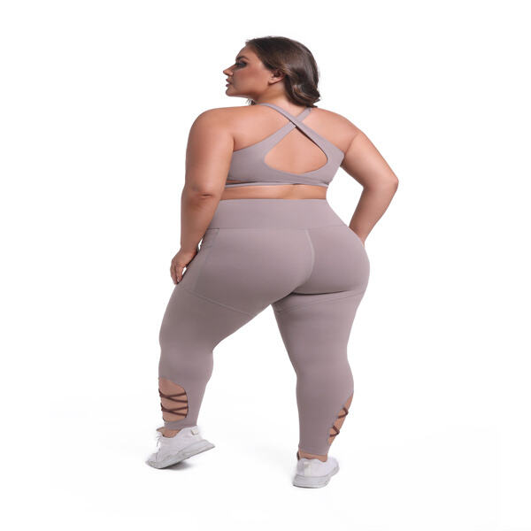 Find your perfect fit in our range of plus size yoga wear