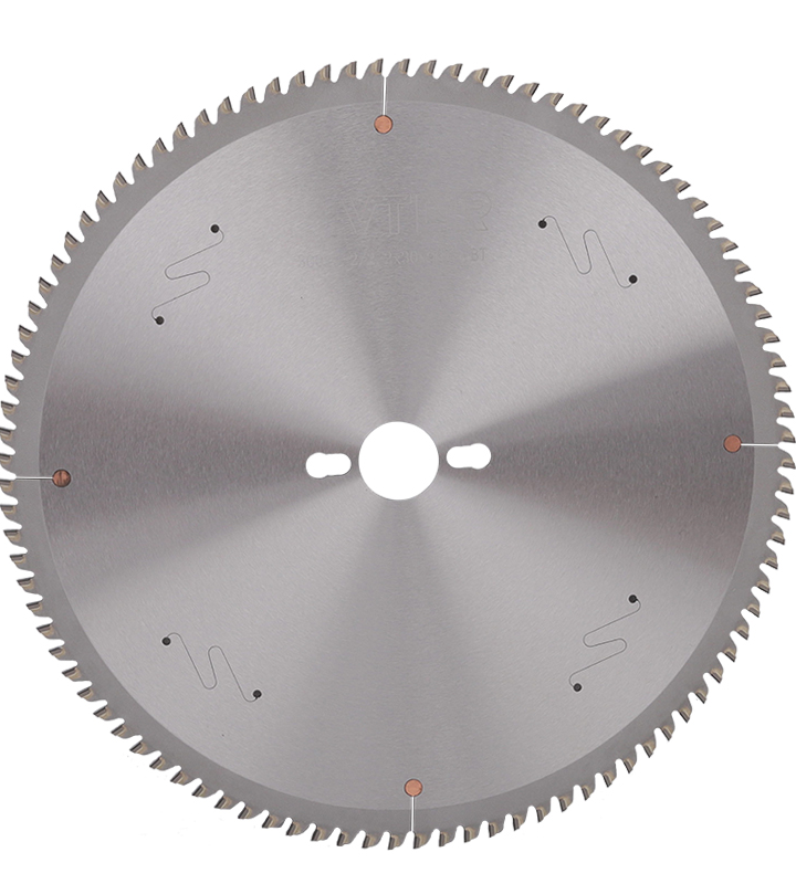 Precision Cutting with STR Saw Blades for Wood