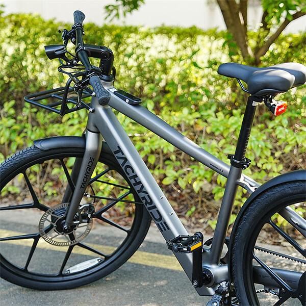 Kokeile avointa tiien vapautta sähköisen chopper pyörän kanssa