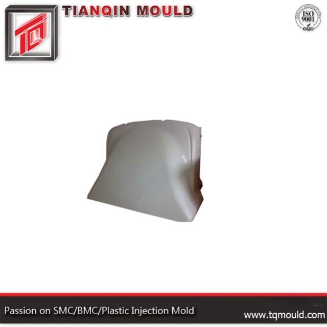 تصميم دقيق وهندسة في قوالب غطاء محرك السيارات SMC