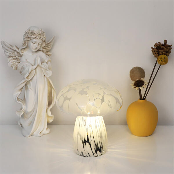 Illuminez n'importe quel espace avec une lampe de table en forme de champignon unique