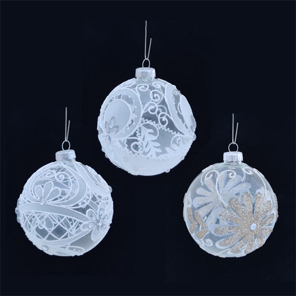 Create lasting memories with customised Christmas tree decorations