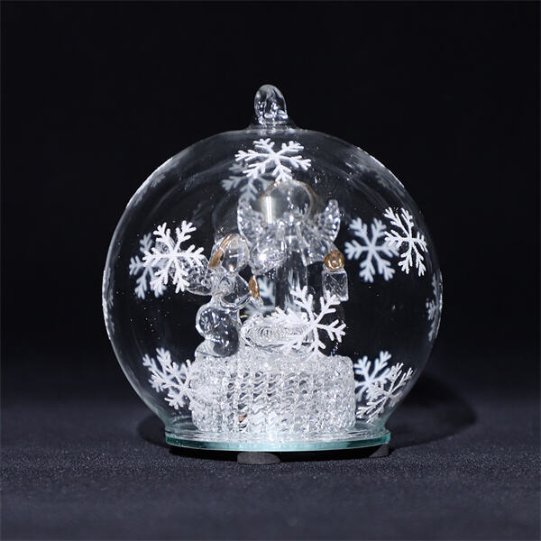 Magnify Your Style with Clear Glass Baubles as Centerpieces