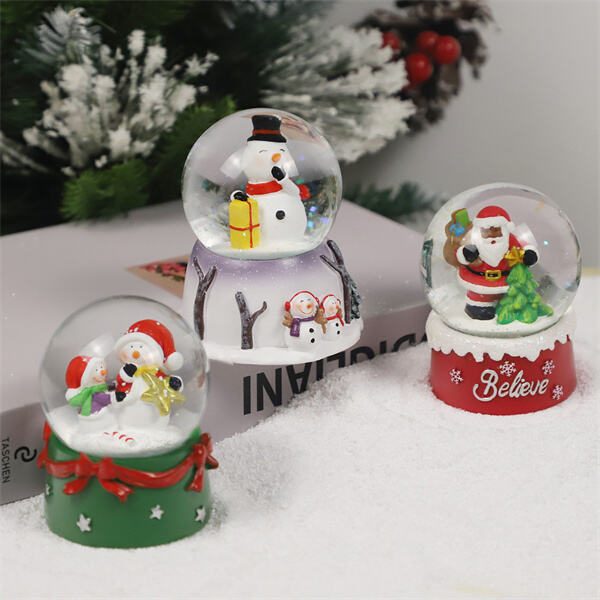 Experience the Beauty of the Season with Snow Globe Scenes