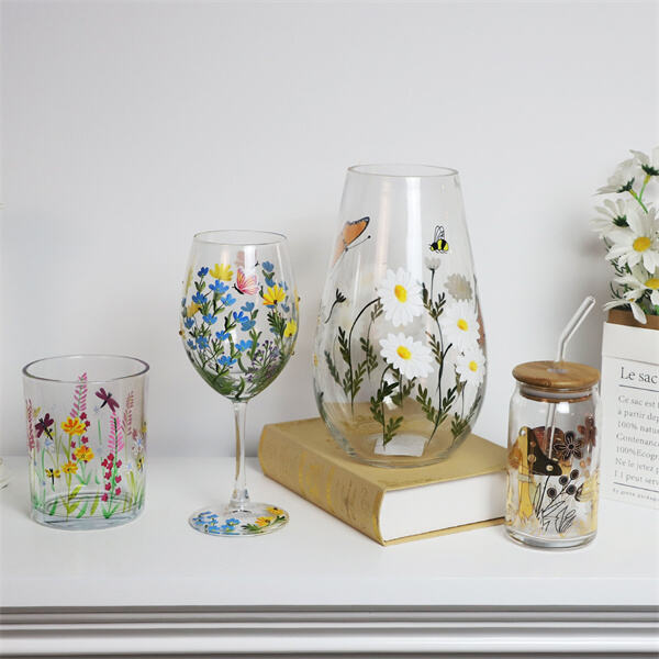 Keep your drinks spill-free with a glass cup with lid and straw
