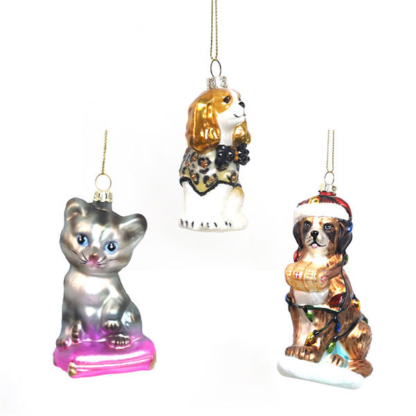 Deck the Halls with Personalized Glass Ornaments for a Festive Touch