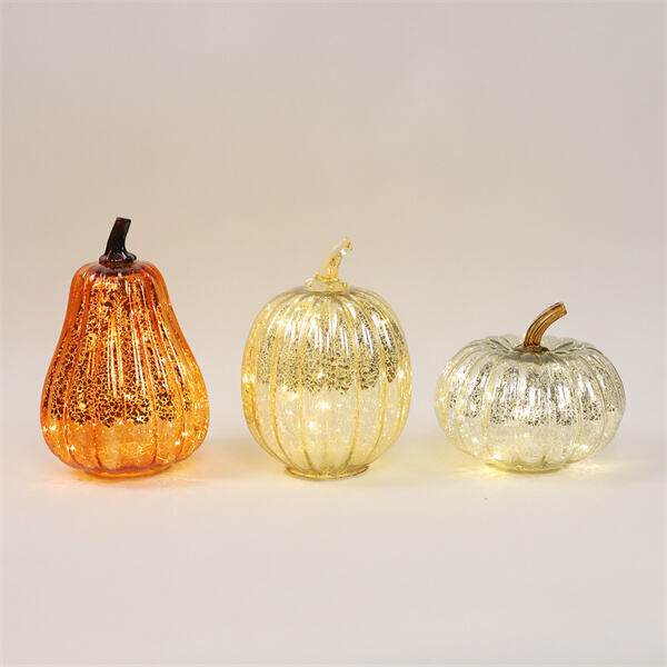 Fall into Style with Stunning Glass Pumpkins as Centerpieces