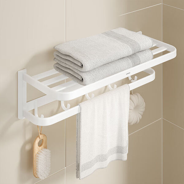 ارفع من مستوى روتين استحمامك مع رف استحمام أنيق وعملي.