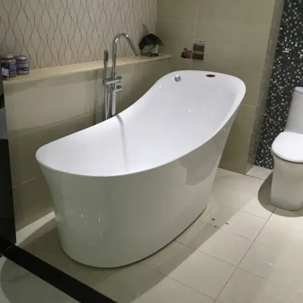 Experience the Height of Luxury with a Statement Bathtub