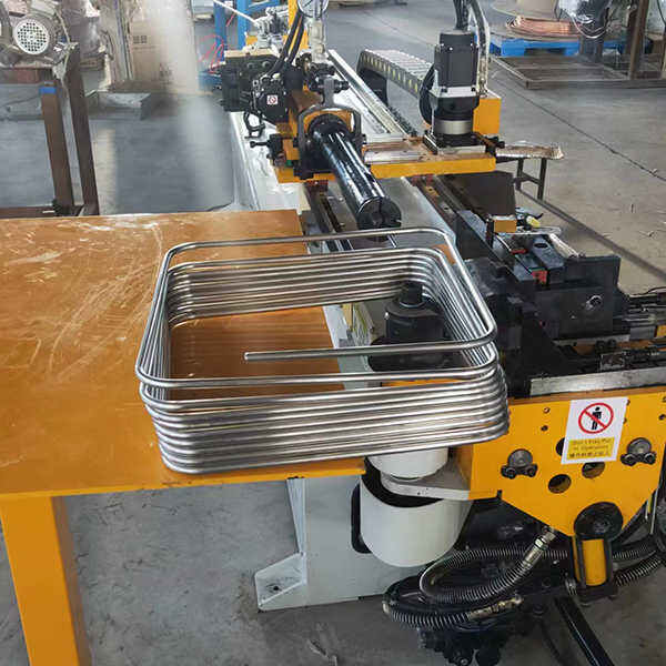 Get professional results with our easy-to-use 10mm pipe bender