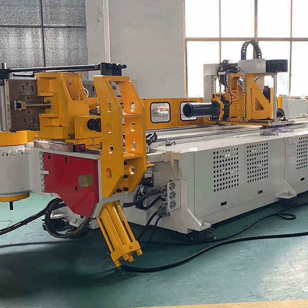 油圧式ベンダーを使用してエキゾーストの製作を簡単に行う