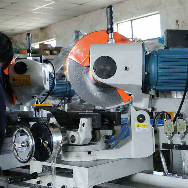Rivoluzionando il taglio dei tubi con il tagliatore di tubi CNC