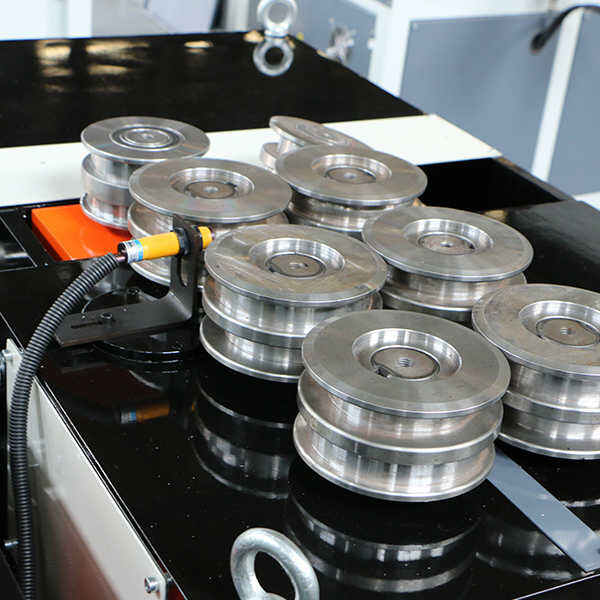 Erstellen Sie individuelle Metallteile mit einer Rollbiegemaschine