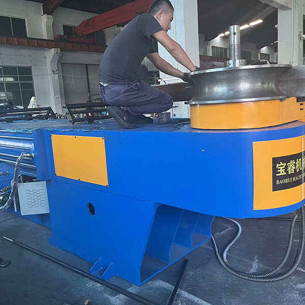 Discover the Advantages of Using a Mandrel Exhaust Pipe Bender