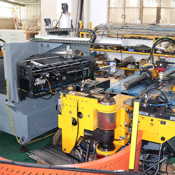 Bakit Kinakailangan ang EMT Pipe Bender bilang Kagamitan ng mga Elektriko