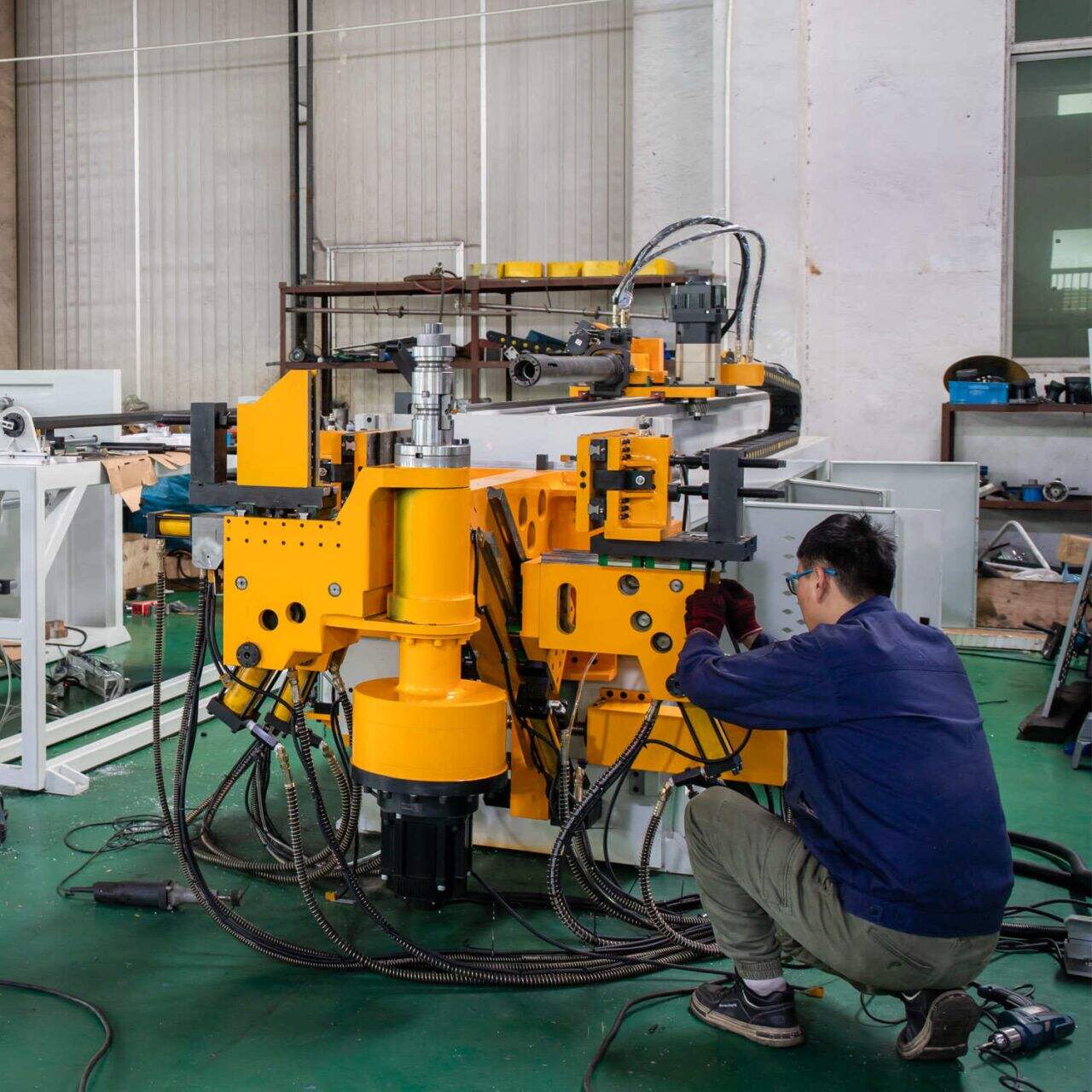 Loại bỏ lỗi với độ chính xác của máy uốn ống tự động