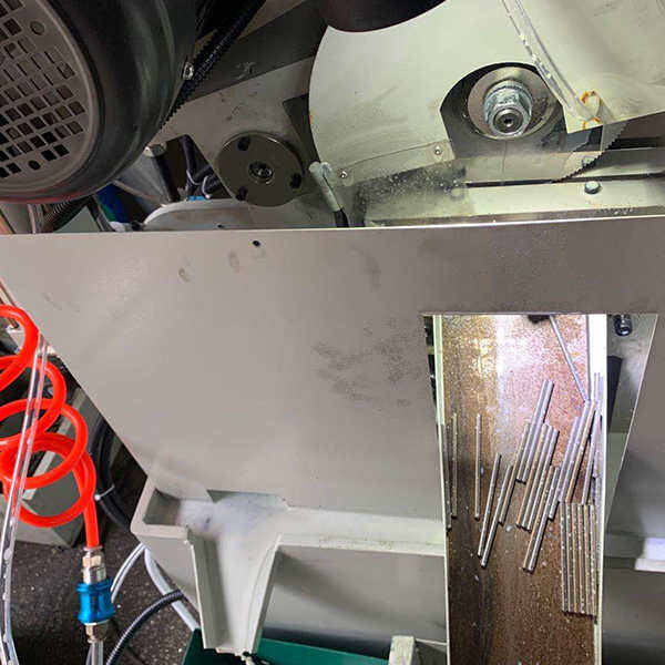 Nhận được Những Cắt Gọt Sạch và Chính Xác với Máy Cắt Dây Đồng.