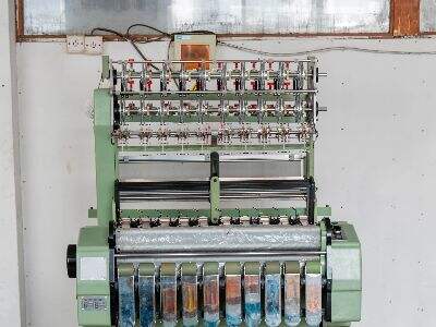 Comment choisir la bonne machine à fabriquer des étiquettes tissées pour votre usine