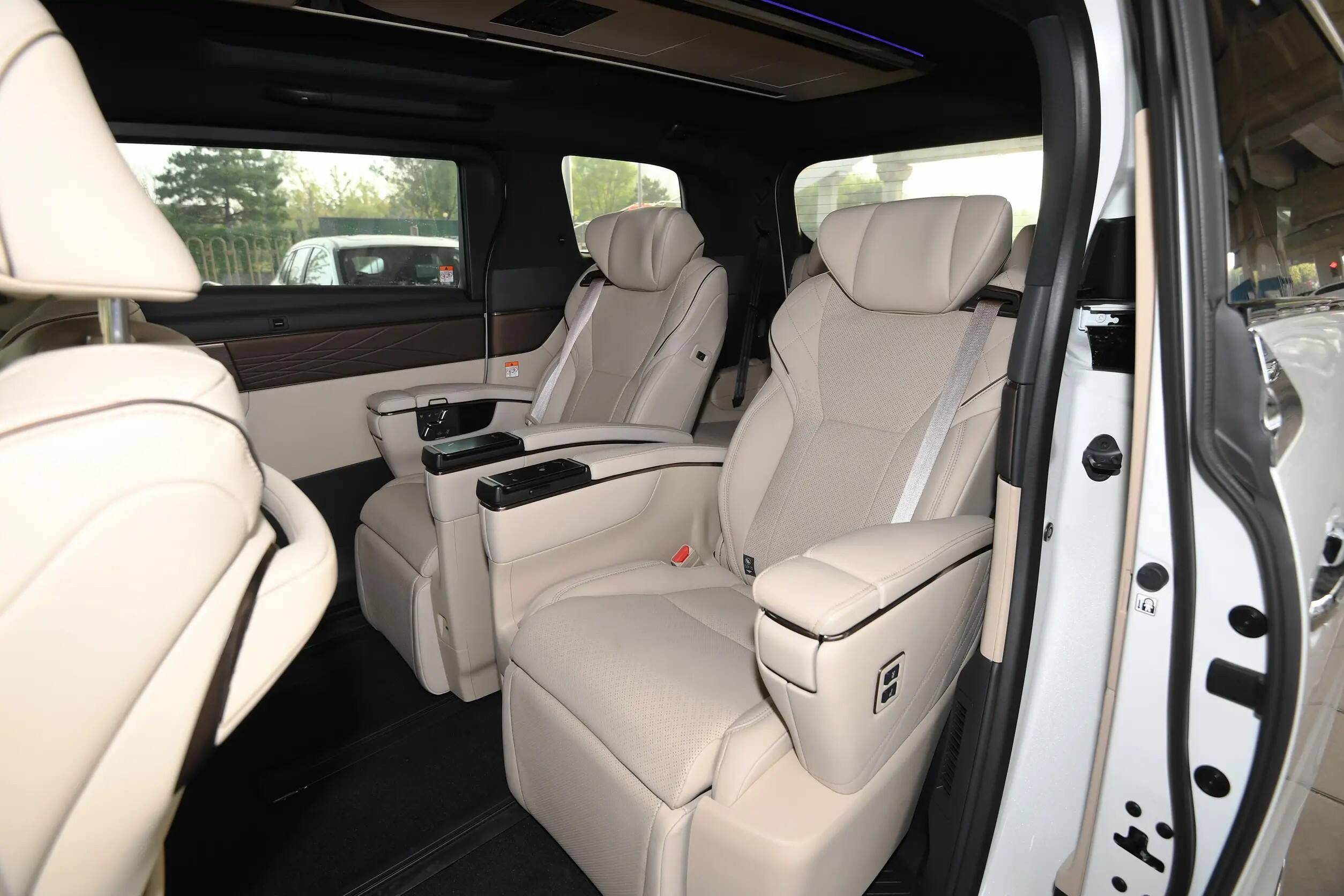 New Style Toyota Alphard 2021 Luxury Mpv 7 Seats Hybrid In Good Condition For Business Or Family Use supplier