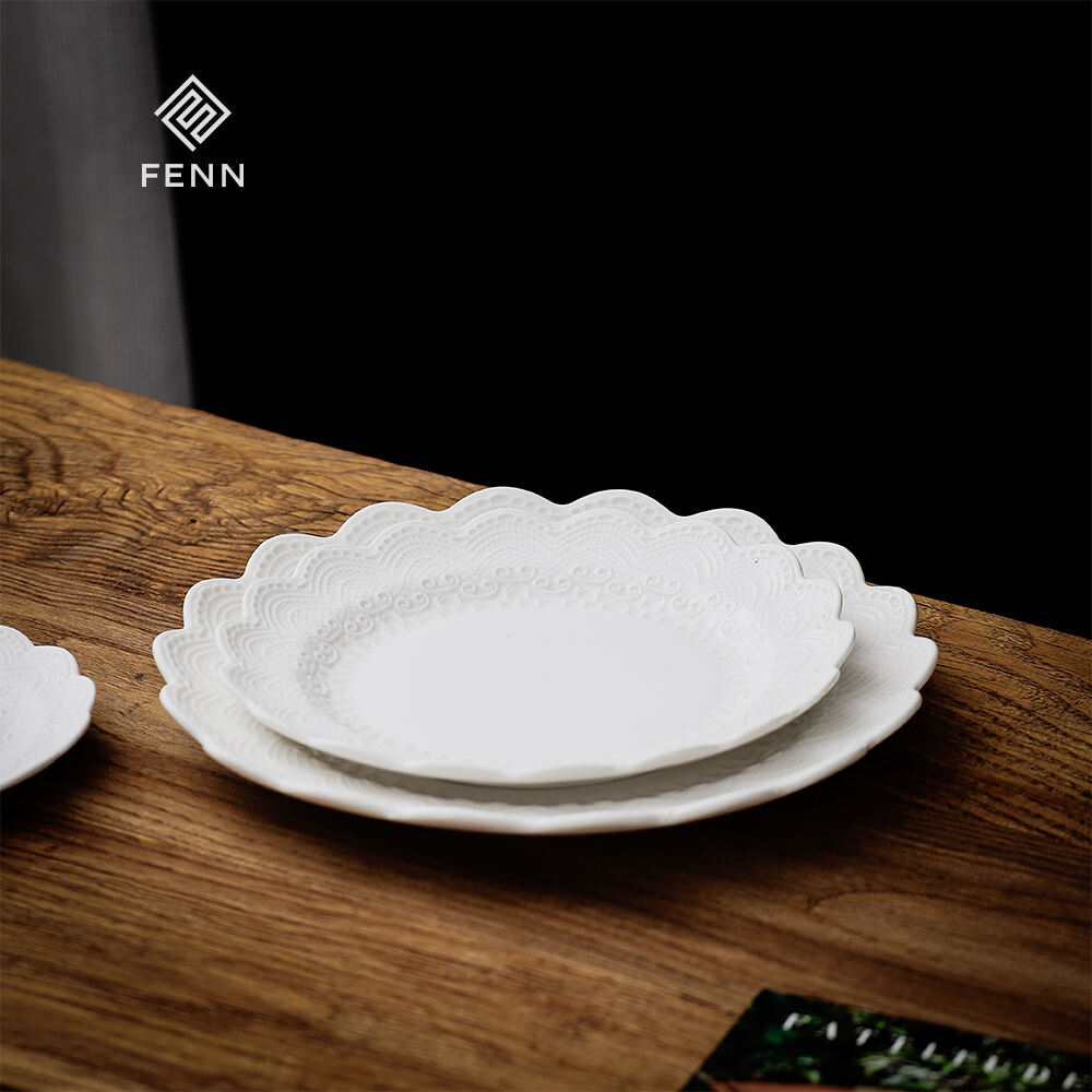 New fashion 5.5/8/10 inch white porcelain dishes plates customizable embossed shallow dish ceramic dinner plate for hotel supplier