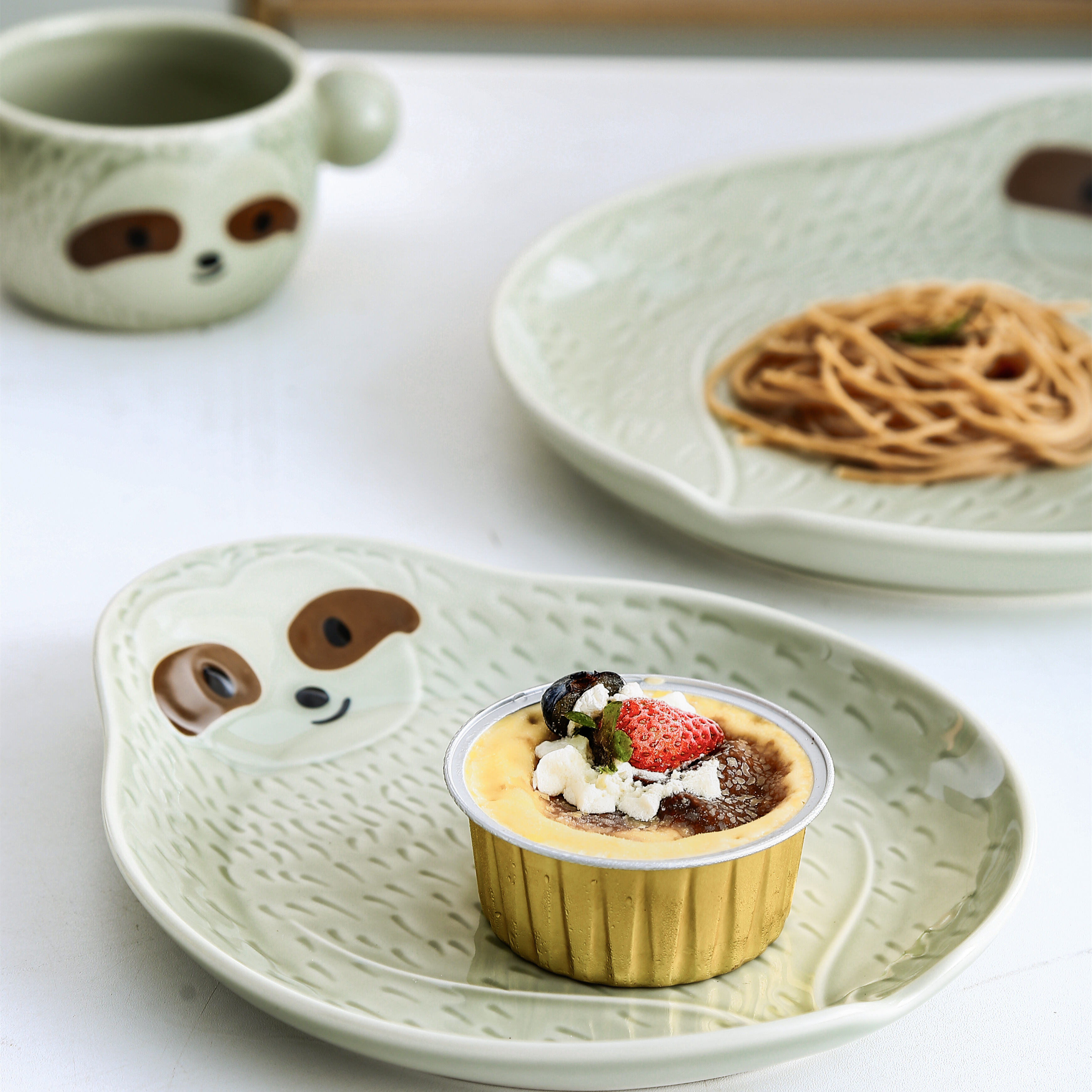 Creative hand-painted cute style kitchen porcelain tableware cartoon kids ceramic dinnerware set for home or gifts factory