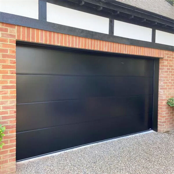 اختر من مجموعة واسعة من الخيارات القابلة للتخصيص لتلبي احتياجاتك مع أبواب المرآب القسمية الفولاذية.