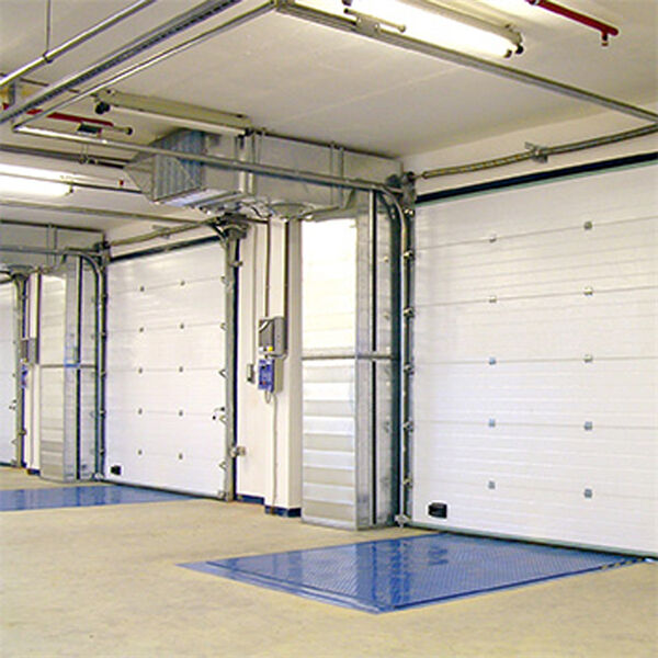 استمتع بالوصول السهل إلى مرآبك باستخدام باب داخلي قابل للقسمة