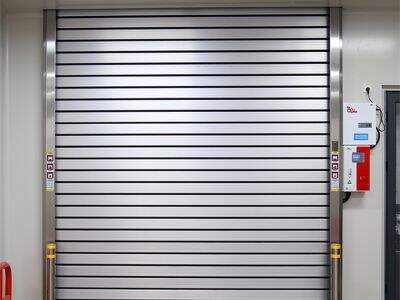 الباب عالي السرعة مقابل الباب الصناعي التقليدي: الاختلافات الرئيسية