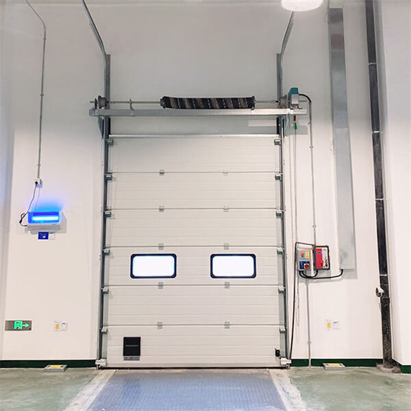 تأتي أبواب الألمنيوم القسمية بألوان وتصاميم مختلفة، مما يوفر كل من الأسلوب وخيارات التخصيص.