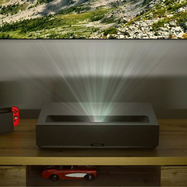 Transformez n'importe quel espace en salle de cinéma à domicile avec le meilleur projecteur laser court tir