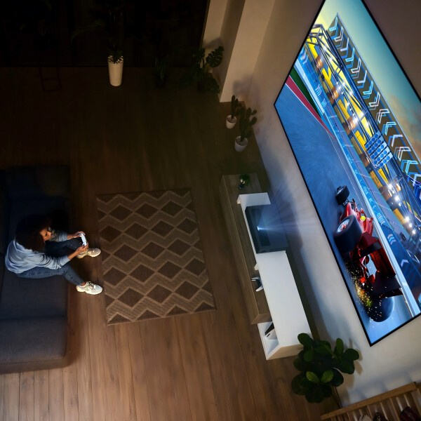 4K USTレーザープロジェクターでホームエンターテインメントを向上させ、本当に没入感のある視聴体験を楽しんでください。
