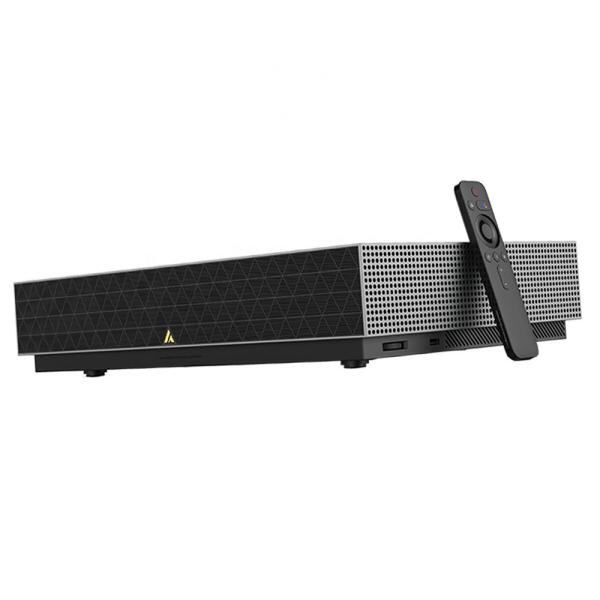 Profitez de visuels époustouflants avec un minimum de configuration grâce au projecteur laser à ultra courte focale.