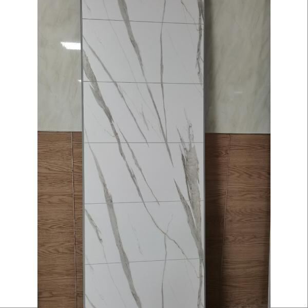 세련되고 내구성 있는 아쿠아 패널로 타일을 대체하세요