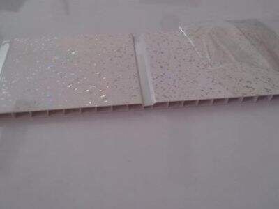 Водонепроницаемые и прочные: почему ПВХ-панели идеально подходят для влажных помещений