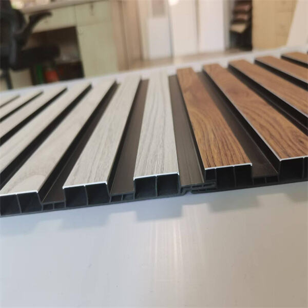 수직 슬랫월 시스템으로 상품 진열 전략을 한 단계 업그레이드