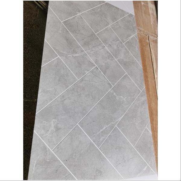 Enjoy long-lasting quality and durability with our sturdy tub wall panels.