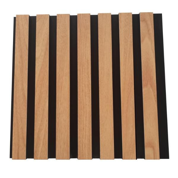 Atraiga e involucre a los clientes con exhibidores verticales para pared ranurada llamativos y funcionales que facilitan las compras.