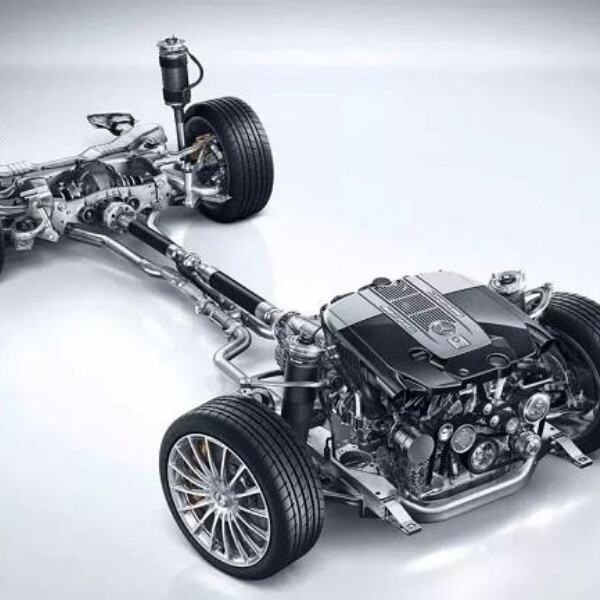 كيف يؤثر تصميم هيكل السيارة على الأداء الكلي للمركبة؟