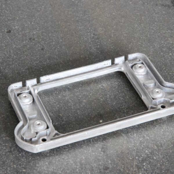 Élargir la qualité et la praticité de la fabrication de pièces automobiles.