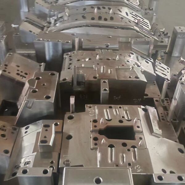 حلول مبتكرة لتحديات صناعة القوالب汽車