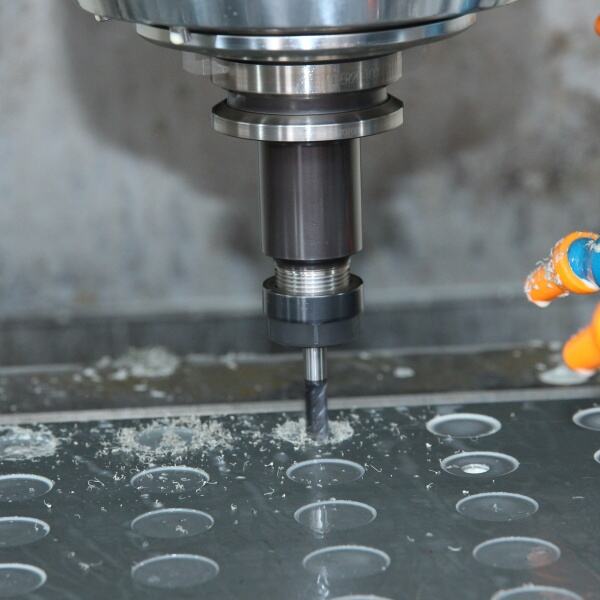 تبسيط المهام الصناعية المعقدة باستخدام حلول CNC التلقائية