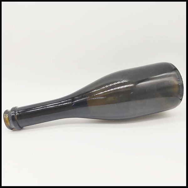 The evolution of Chinese wine bottle materials