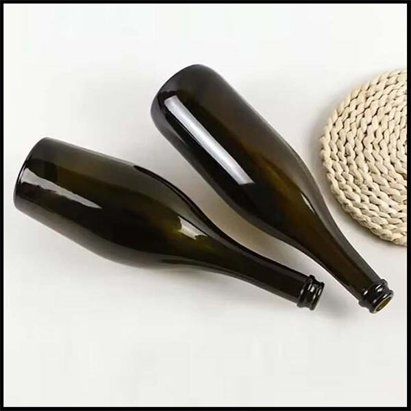 Afval of schoonheid? De kunst van hergebruik van lege champagneflessen.