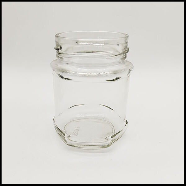 Say goodbye to messy spills with secure screw top lids on your jam jars