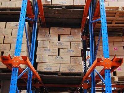Bagaimana Sistem Shuttle Menyokong Logistik Rantai Sejuk