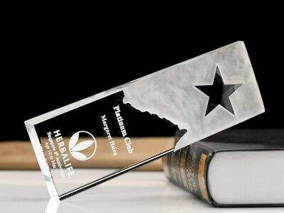 How to Personalize a Crystal Award for Any Occasion